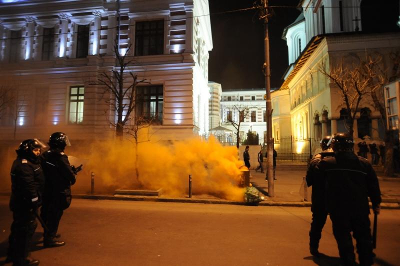 Protest in Piata Universitatii din Bucuresti. Imaginile zilei. 15 ianuarie 2012. 6308823