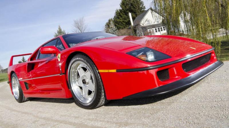 Ofertă unică: se vinde un Ferrari F40 aproape nou