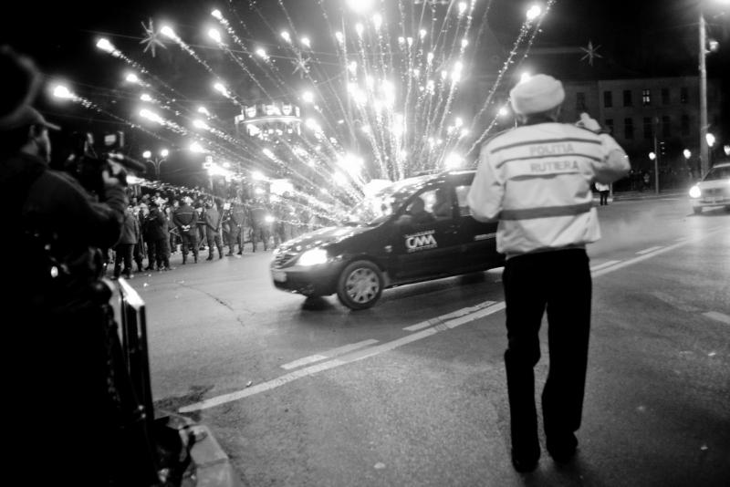 Protestele de la Bucureşti în alb şi negru 6359032
