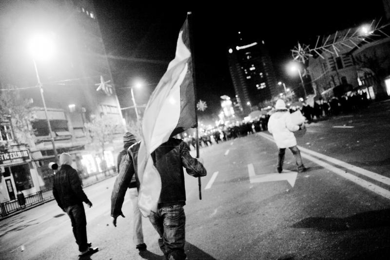 Protestele de la Bucureşti în alb şi negru 6359035