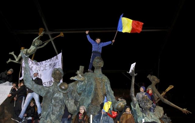 Protestele din România vor continua. Manifestaţiile, consecinţa măsurilor nepopulare luate de Guvern. Vezi relatările CNN, BBC sau Radio France Internationale