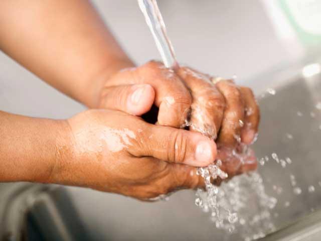 Facem progrese la capitolul igienă - 76% dintre români se spală pe mâini pentru prevenirea infecţiilor