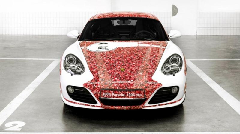 Porsche îi aniversează pe fanii de pe Facebook