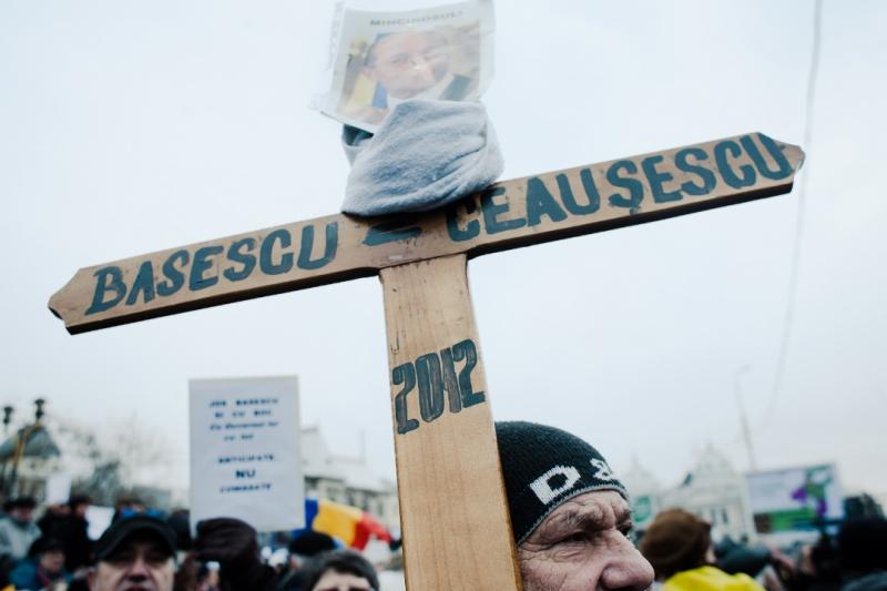 Associated Press: Problema României - Băsescu, un privilegiat al regimului comunist