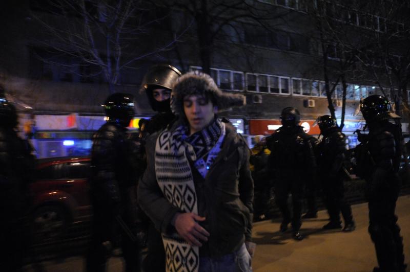 Vezi filmul degenerarii protestului din Piaţa Universitaţii. GALERIE FOTO 6541821
