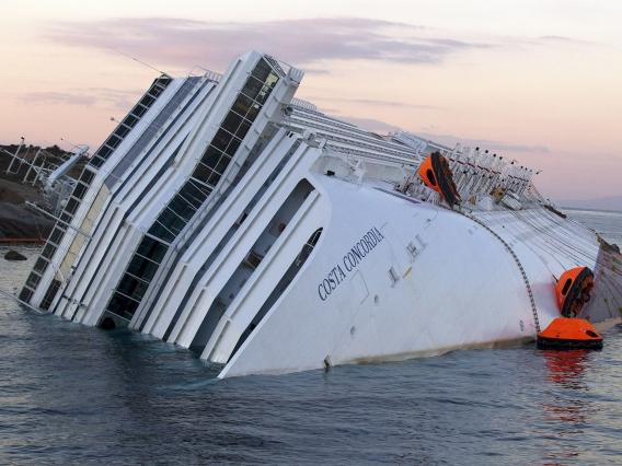 Echipele de salvare au suspendat căutările pe nava "Costa Concordia"