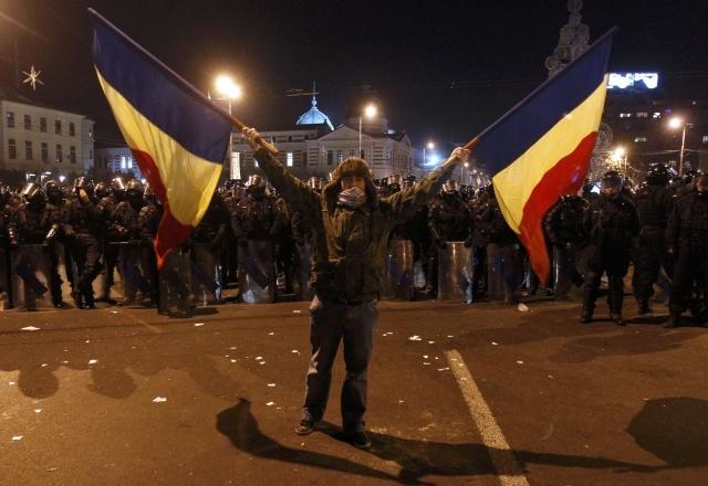 The New York Times: Frustrările economice s-au revărsat pe străzi în România, la fel ca în Spania şi Grecia