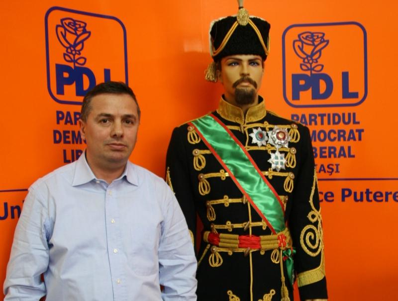 A fost creată uniforma domnitorului Alexandru Ioan Cuza după ”modelul” din tablourile oficiale