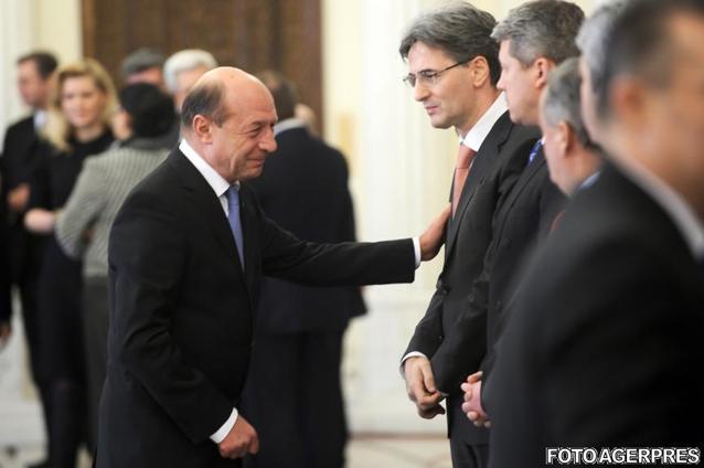 Farsa lui Tolontan pe blog. Traian Băsescu va propune concesii: guvern de tehnocraţi şi retragerea legii de comasare a alegerilor