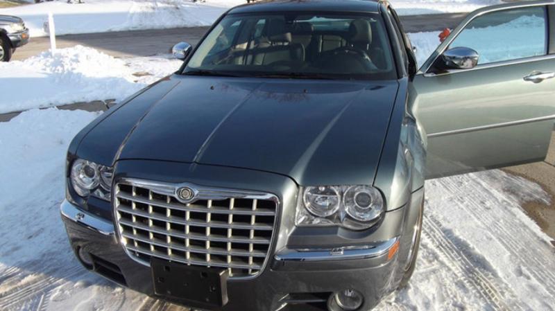 Un milion de dolari pentru un Chrysler 300C din 2005?