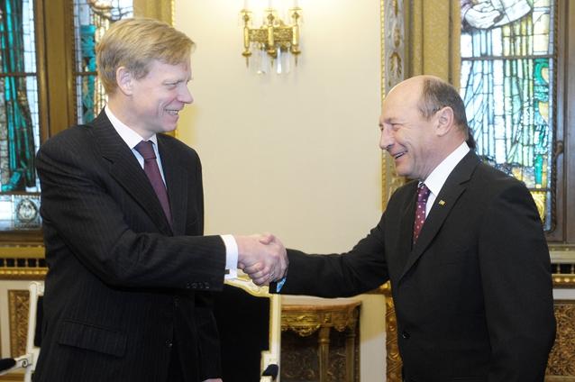 Băsescu e bucuros că băncile austriece rămân în România