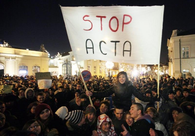 ACTA: raportorul european francez demisionează. Ponta îi cere socoteală lui Băsescu. Anonymous avertizează despre dictatura pe Internet (VIDEO)