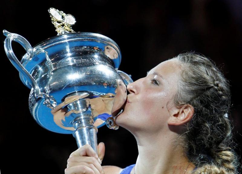 Azarenka a făcut instrucţie cu Şarapova în finala Australian Open şi e noul lider mondial la feminin (VIDEO)