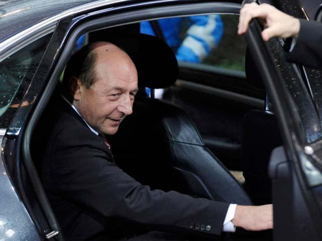 Băsescu: Trebuie să adoptăm noul tratat, până la finele lui 2013, poate mai repede