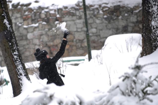 De joi, şase zile cu ninsori abundente. Stratul de zăpadă va depăşi 1 metru în Oltenia