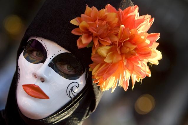 La Veneţia: Carnaval cu români şi muzică balcanică
