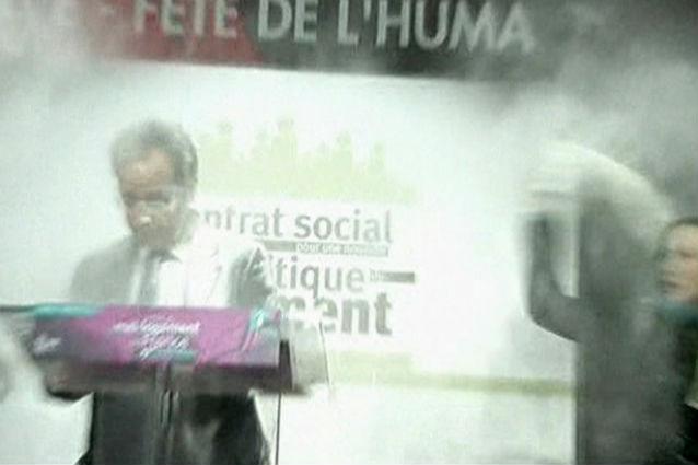 Candidatul socialist la preşedinţia Franţei, atacat cu...făină (VIDEO)