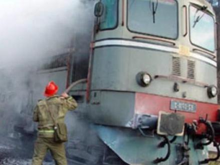 Locomotiva unui tren personal a luat foc în apropiere de Băileşti. Călătorii au fost evacuaţi