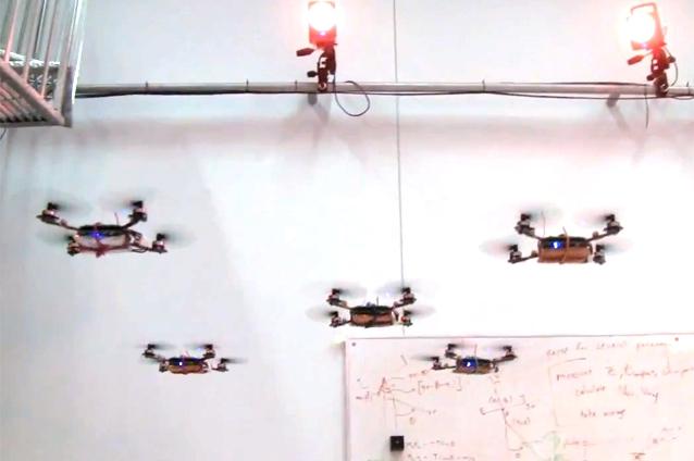 Vezi aici ce poate face un roi de nanoboti zburători