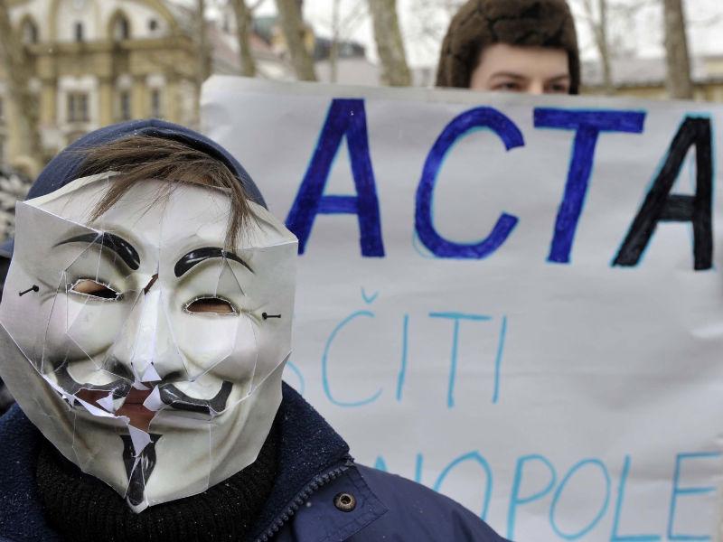 Există speranţă: Cehia şi Polonia suspendă ratificarea ACTA