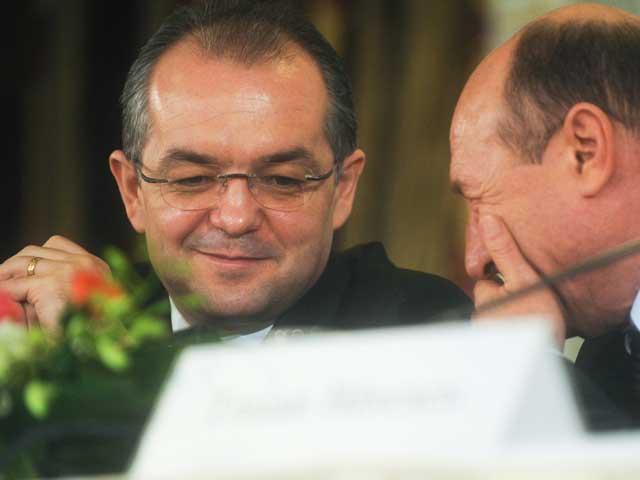 Troc pedelist: Emil contra jos Băsescu