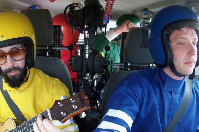 VIDEO: O maşină cântă la peste 1000 de instrumente muzicale, în noul clip al trupei OK Go