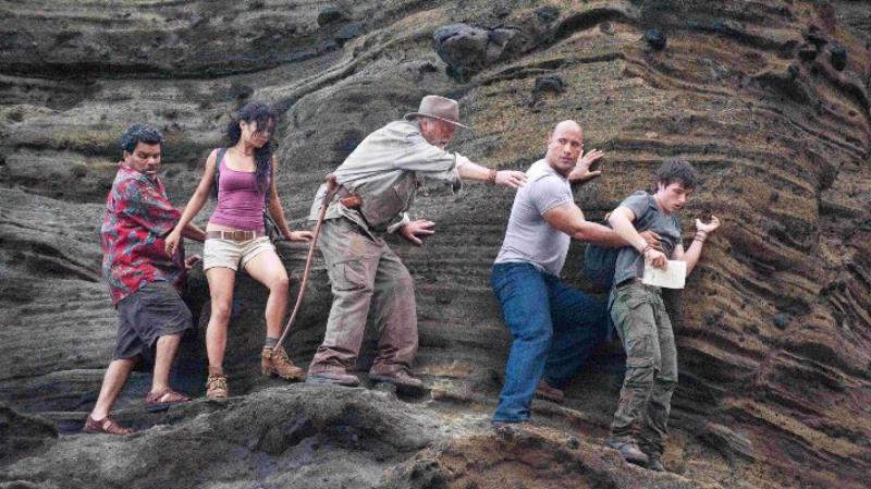 Aventura 3D continuă în Călătoria 2: Insula misterioasă 7459090