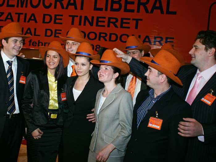 Miliţia online a PDL, prinsă în flagrant delict. Vezi cine umple netul cu "Băsescu e un om bun" şi "Udrea e cel mai capabil ministru" 7510099