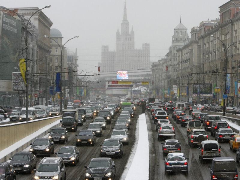 Putin promite să desfiinţeze coloanele oficiale care blochează traficul în Moscova