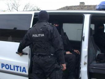 Percheziţii în Prahova: Sunt căutate persoane suspectate de furturi din locuinţe şi firme