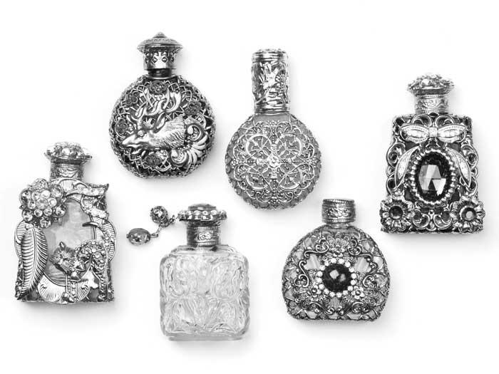 Chinezul Cui, colecţionarul de sticluţe de parfum