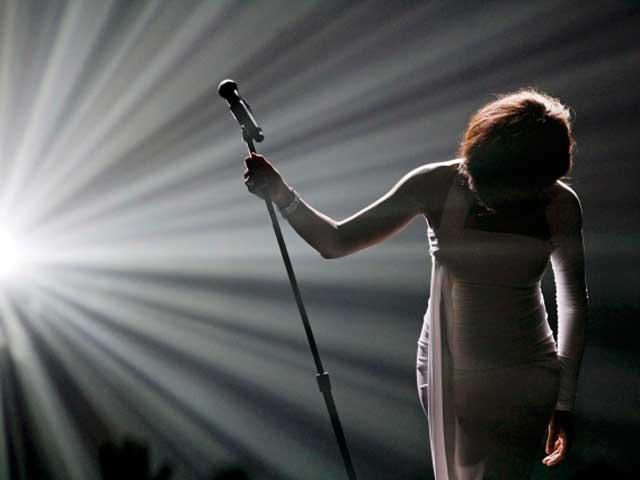 Whitney Houston, singurul artist din lume cu şapte albume consecutive recompensate cu Discul de Platina