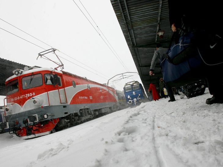 214 trenuri anulate din cauza ninsorii şi a viscolului. Vezi situaţia actualizată a traficului feroviar