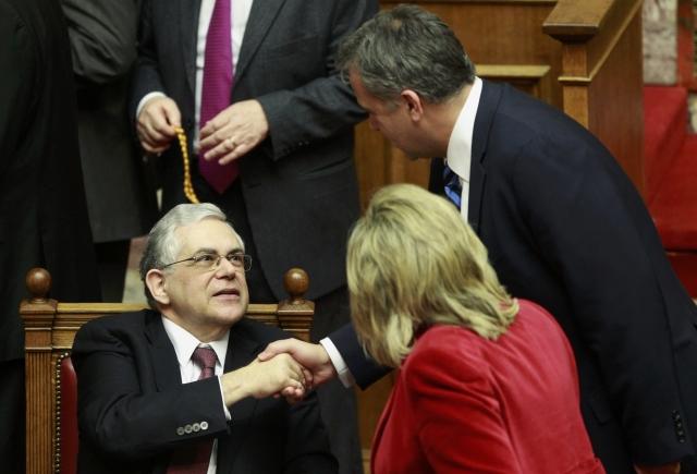 Parlamentul Greciei a adoptat aseară programul economic de austeritate, care permite menţinerea ţării în zona euro
