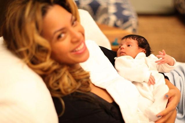 VIDEO: Beyonce şi Jay-Z au publicat primele fotografii cu fiica lor Blue Ivy Carter