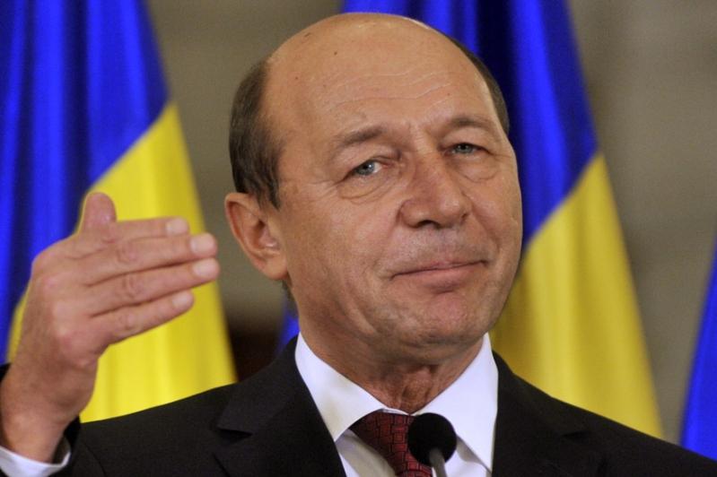 Cum va rămâne Băsescu în istorie. Profil Reuters: un preşedinte acuzat de injurii rasiale şi nepotism – fiica sa a ajuns din cluburile de noapte în Parlamentul European