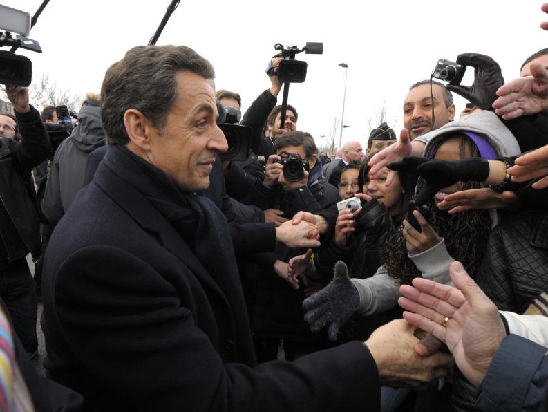 Sarkozy candidează pentru un nou mandat, promiţând să joace rolul "unui căpitan pe timp de furtună"
