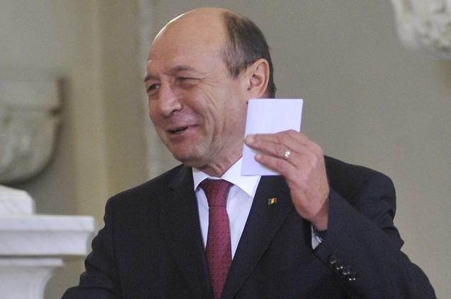 Opt laureaţi ai Premiului Nobel i-au scris lui Băsescu. Vezi ce îi cer