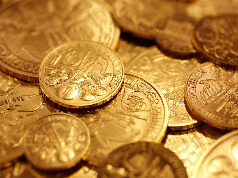 Monede de aur în valoare de aproape un milion de dolari au fost găsite în tavanul unei fabrici de şampanie