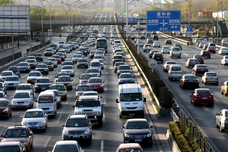 Beijingul are cinci milioane de maşini în trafic