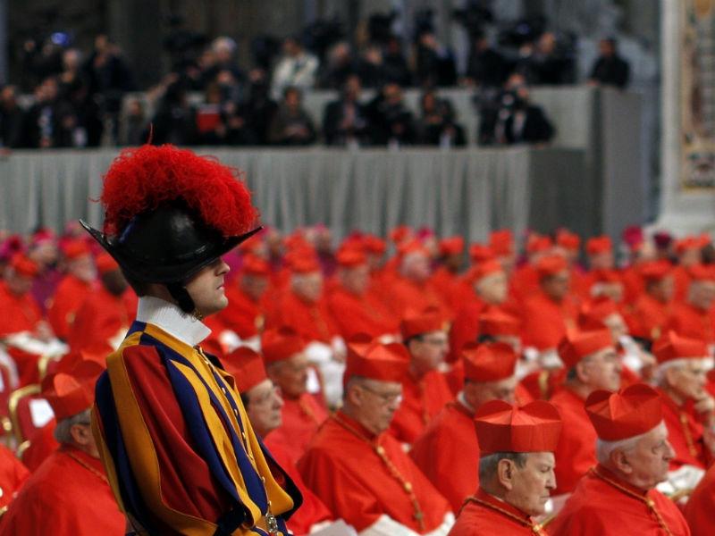 Papa Benedict al XVI-lea a numit 22 de noi cardinali, între care PF Lucian Mureşan