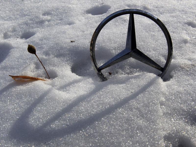 Un suedez a supravieţuit două luni într-o maşină îngropată în zăpadă