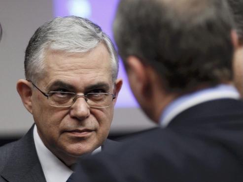 Premierul elen, "foarte satisfăcut" de faptul că băncile vor şterge 107 miliarde de euro din datoria Greciei