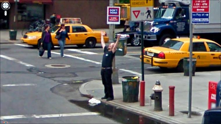 GALERIE FOTO: Cele mai ciudate imagini de pe Google Street View 8201503