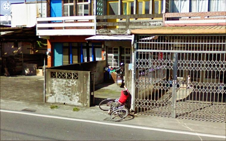 GALERIE FOTO: Cele mai ciudate imagini de pe Google Street View 8201511