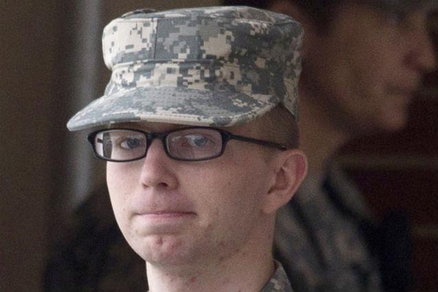 "Cârtiţa" WikiLeaks, pusă oficial sub acuzare. Vezi ce pedeapsă riscă Bradley Manning