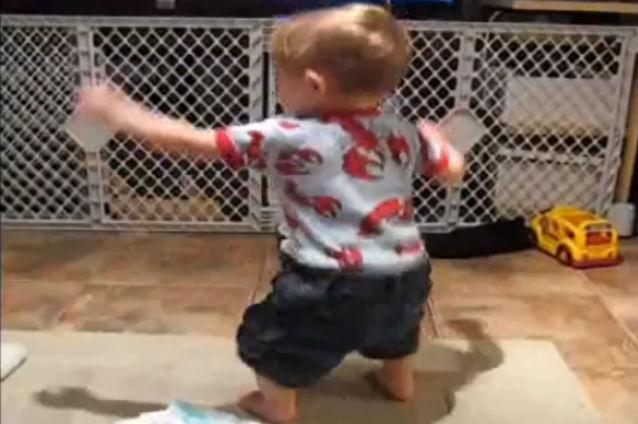 VIDEO: Un bebeluş face spectacol pe piesa lui Will Smith "Gettin' Jiggy wit It"