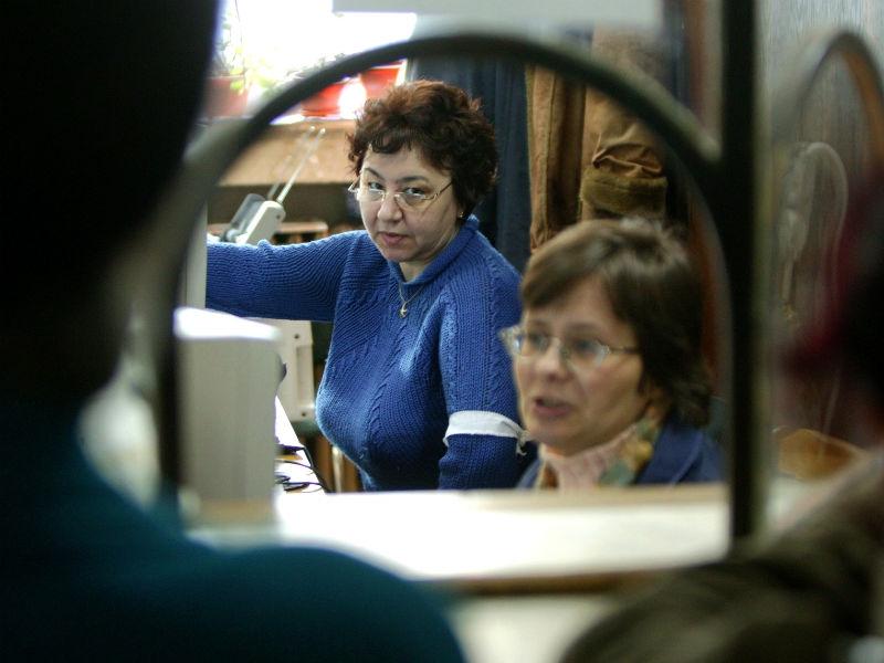 Aproape o treime din funcţionarii publici români au peste 50 de ani