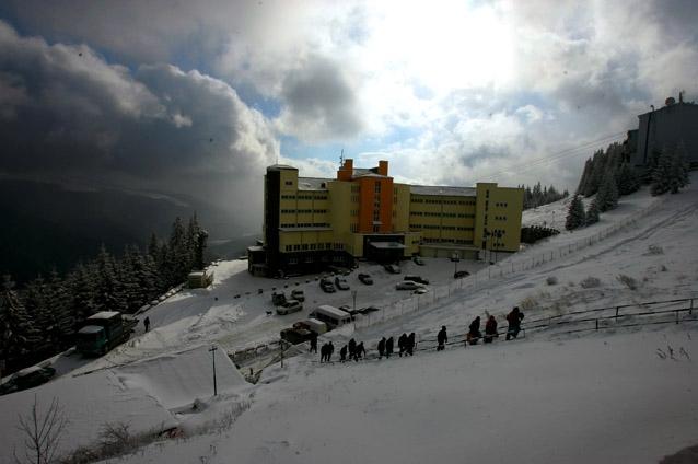 Martin: Furnizorii hotelurilor de la munte au vânzări în scădere cu 50%, însă  ministerul Turismului anunţă staţiuni pline