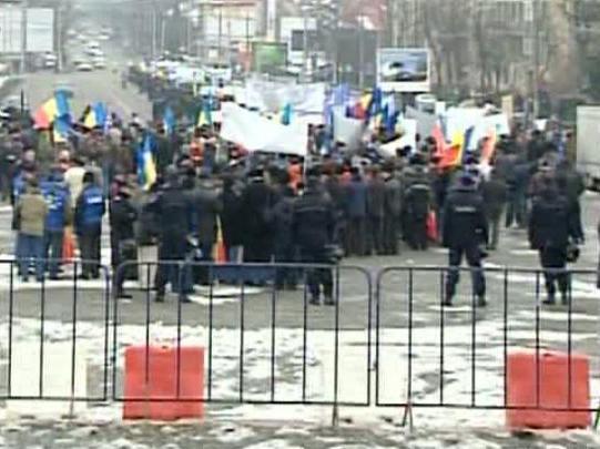 Militarii disponibilizaţi protestează la Palatul Cotroceni